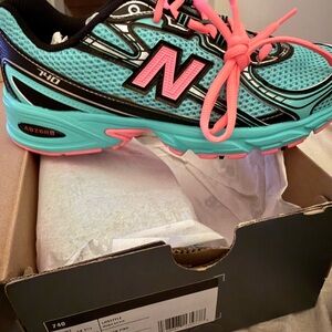 New Balance Green and Pink Lifestyle Shoes
